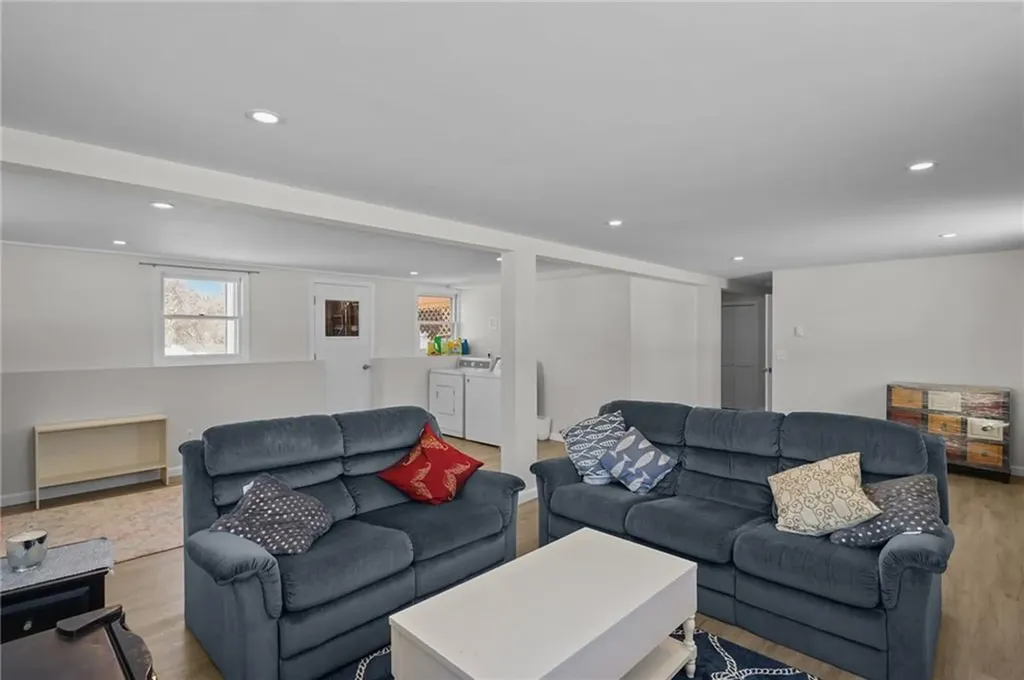 11 Barton Lane Middletown RI 02842