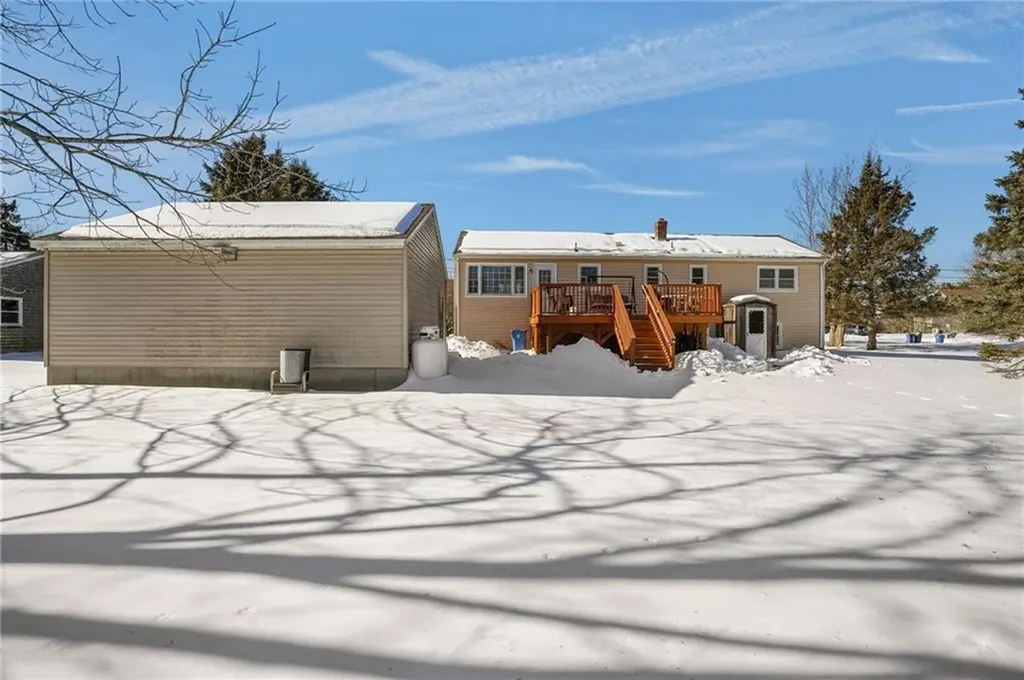 11 Barton Lane Middletown RI 02842