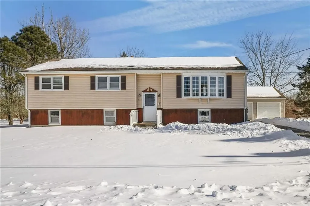 11 Barton Lane Middletown RI 02842