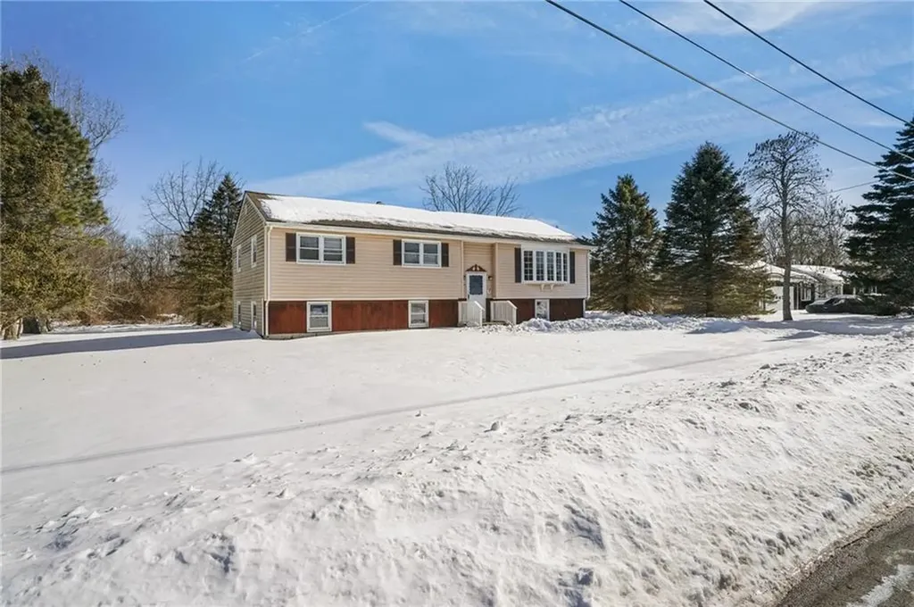 11 Barton Lane Middletown RI 02842