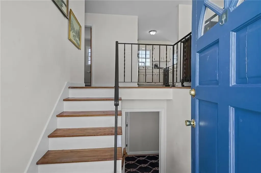 11 Barton Lane Middletown RI 02842