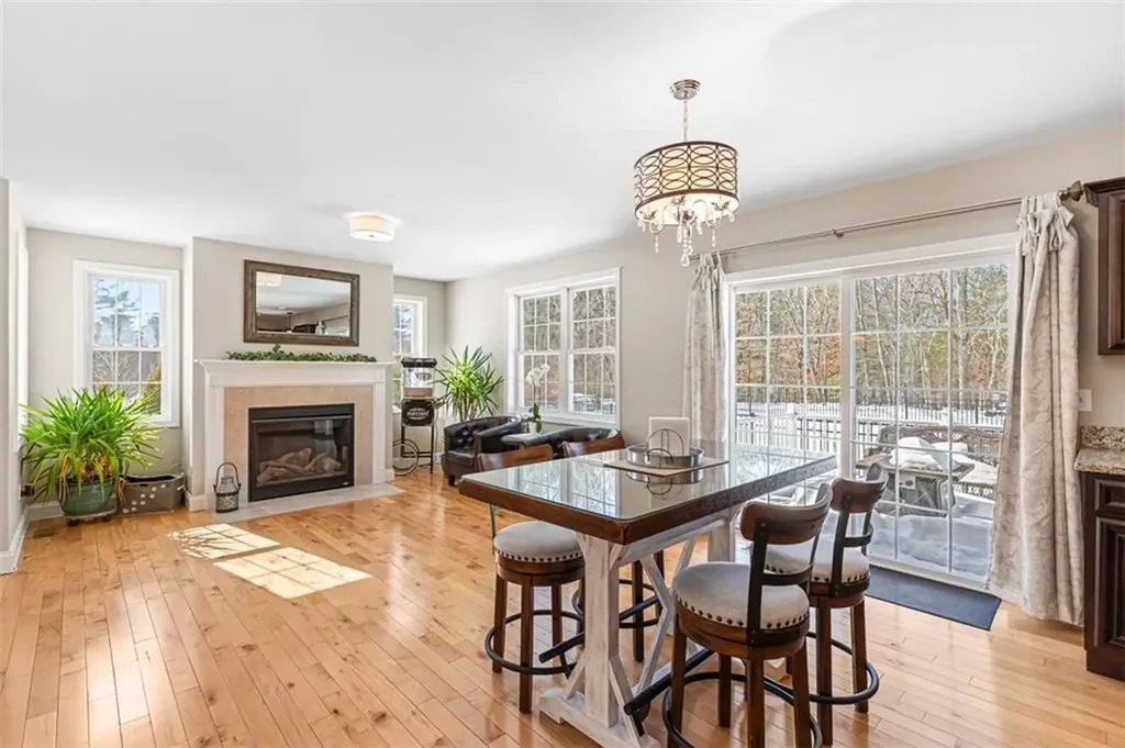 31 Stonebridge Lane West Greenwich RI 02817