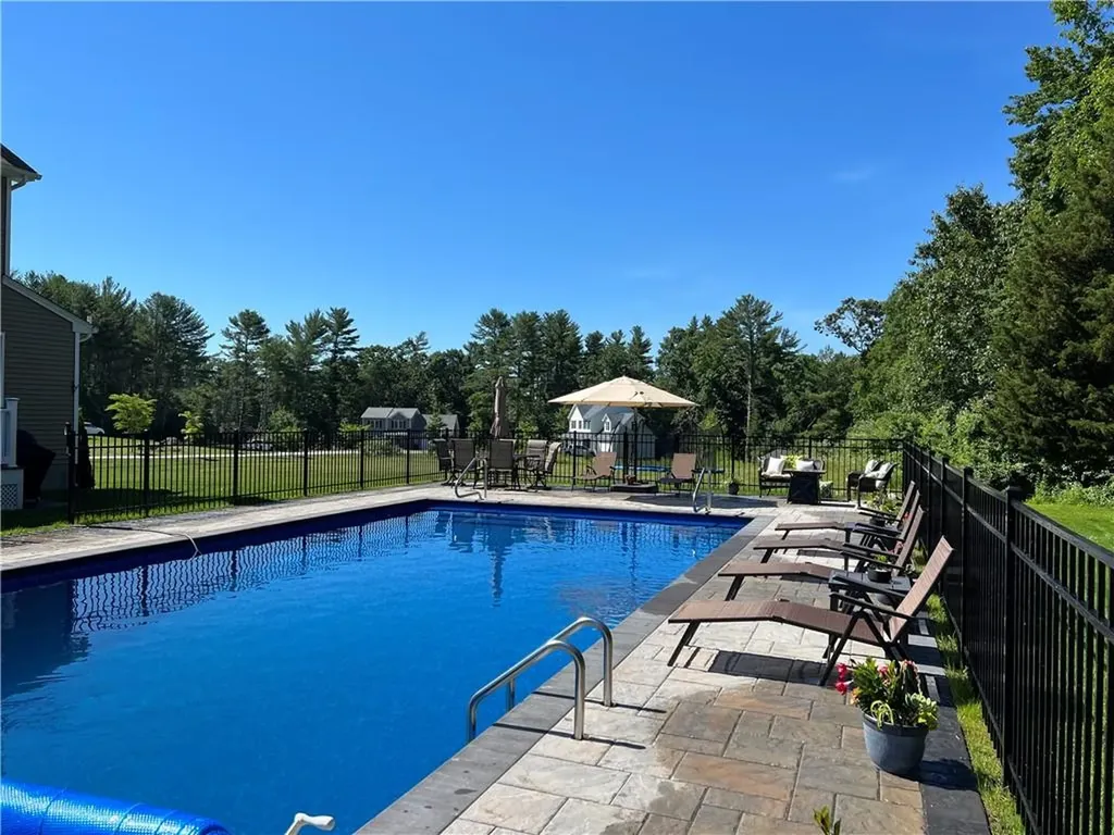 31 Stonebridge Lane West Greenwich RI 02817