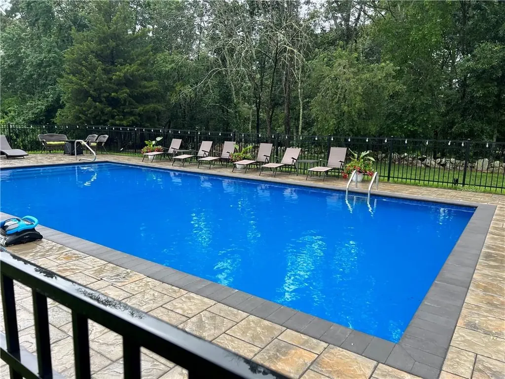 31 Stonebridge Lane West Greenwich RI 02817