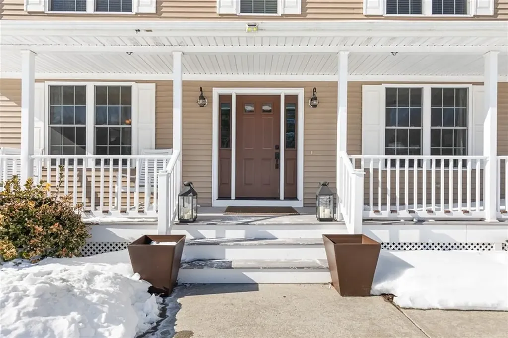 31 Stonebridge Lane West Greenwich RI 02817