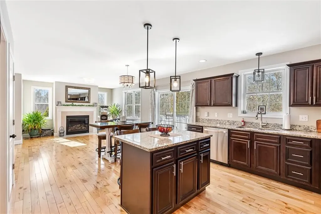 31 Stonebridge Lane West Greenwich RI 02817