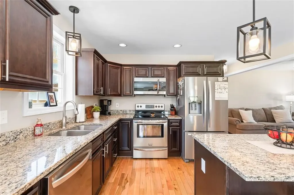 31 Stonebridge Lane West Greenwich RI 02817