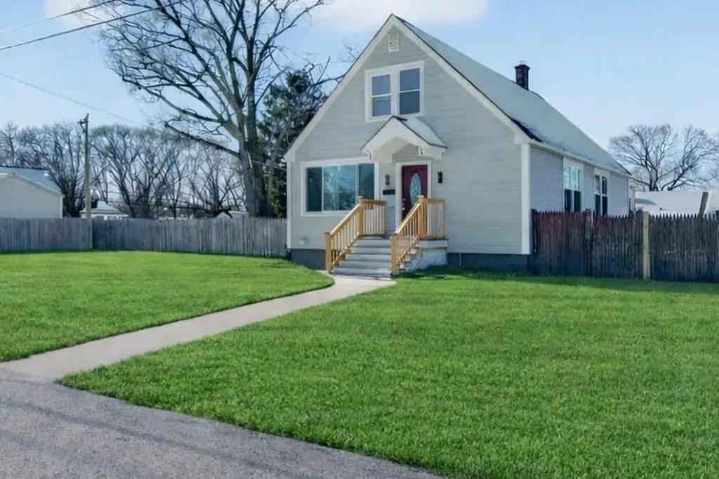 211 Pinnery Avenue Warwick RI 02886