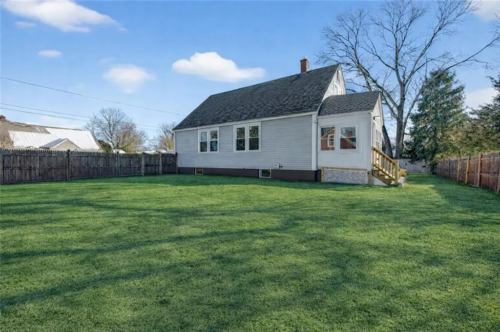 211 Pinnery Avenue Warwick RI 02886