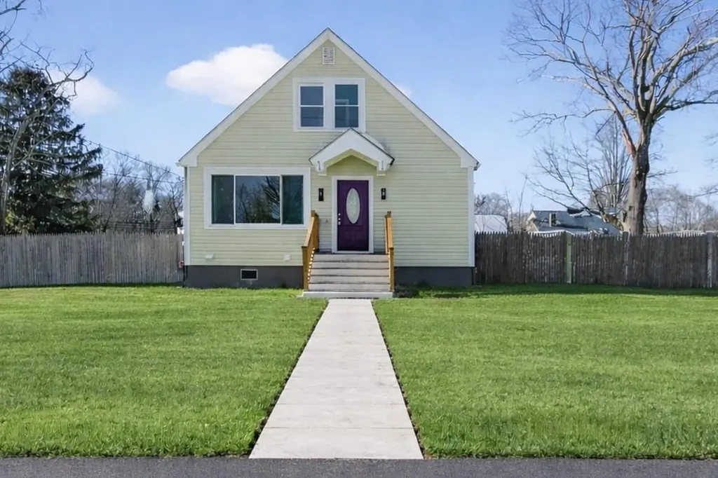 211 Pinnery Avenue Warwick RI 02886