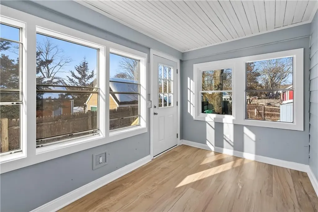 211 Pinnery Avenue Warwick RI 02886