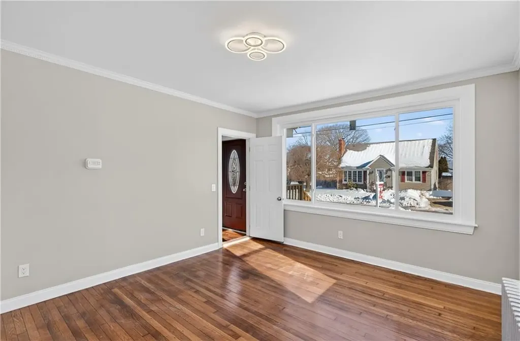 211 Pinnery Avenue Warwick RI 02886