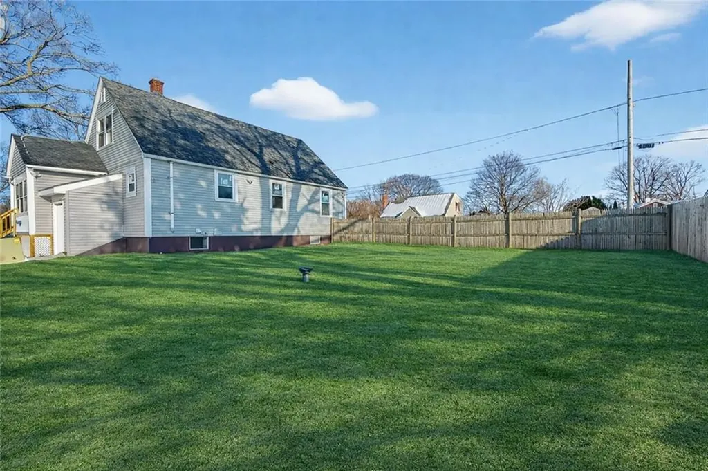 211 Pinnery Avenue Warwick RI 02886