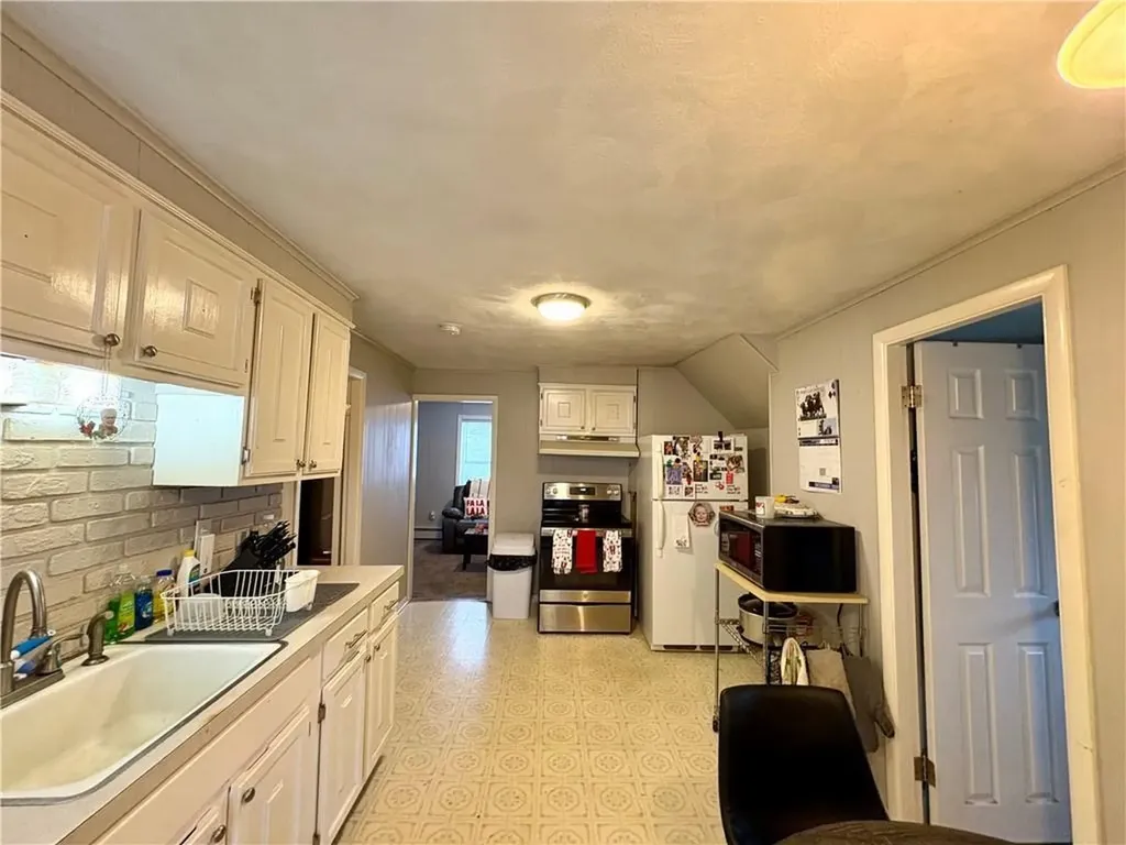 10 Hampshire Street North Providence RI 02904