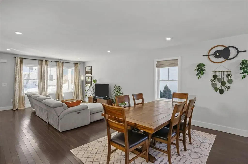 165 Graystone Street Warwick RI 02886