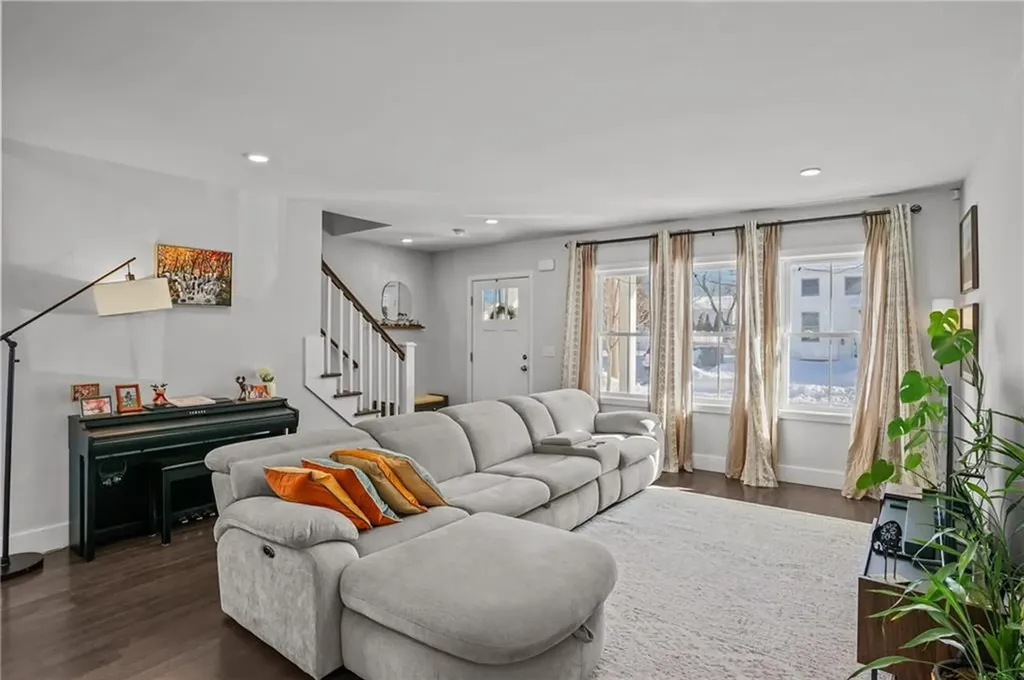 165 Graystone Street Warwick RI 02886