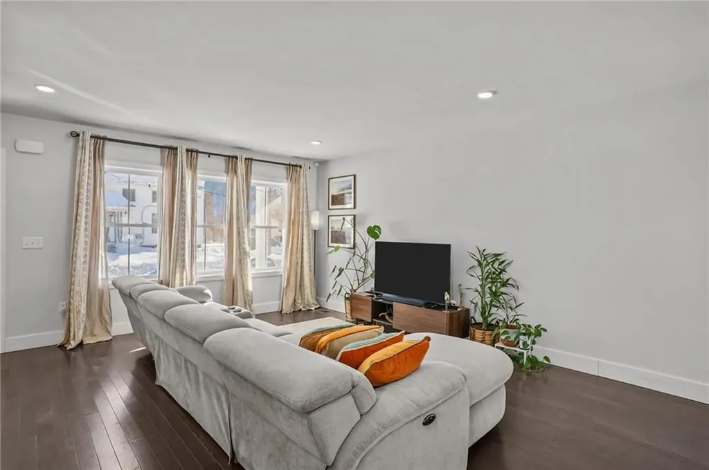 165 Graystone Street Warwick RI 02886