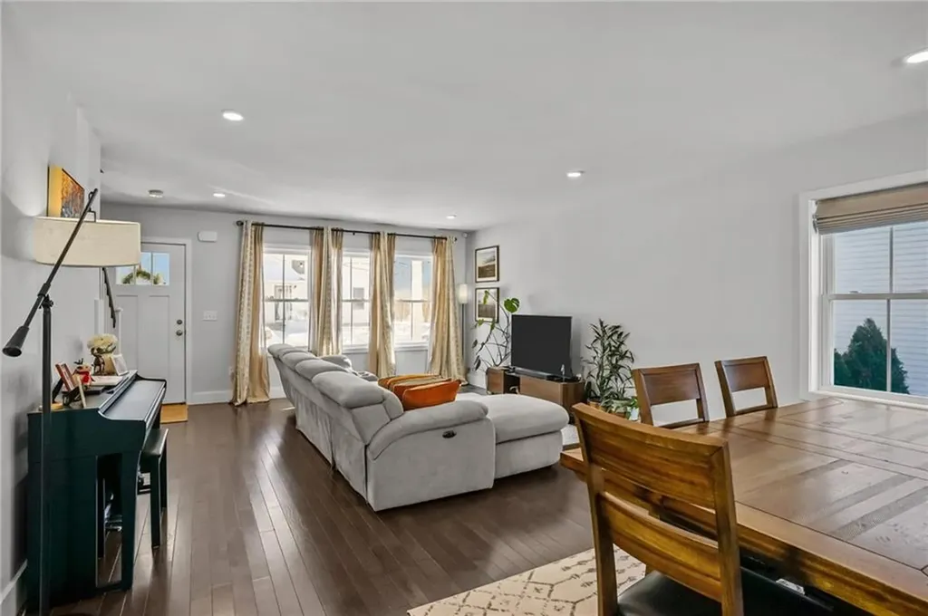 165 Graystone Street Warwick RI 02886