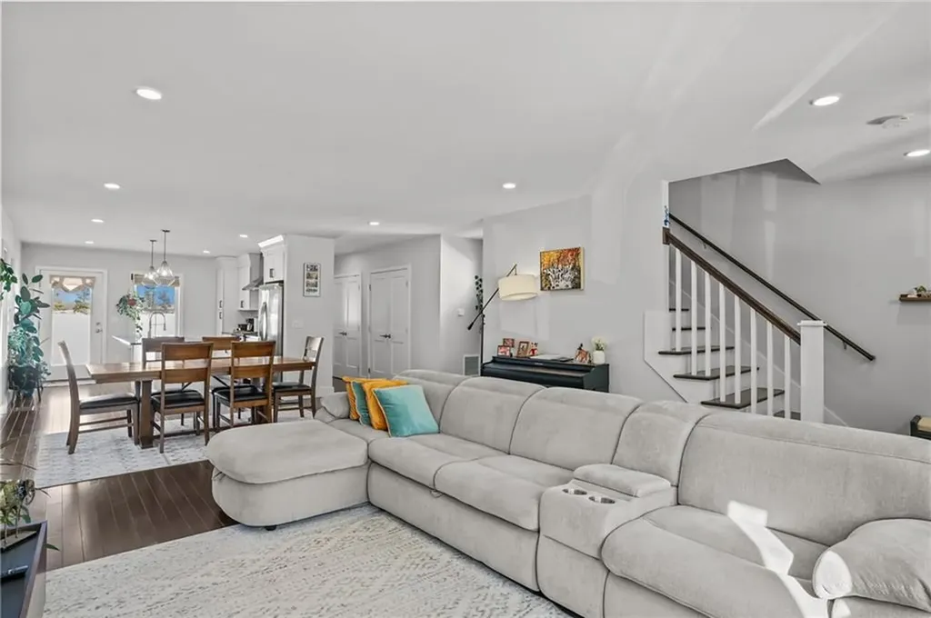 165 Graystone Street Warwick RI 02886