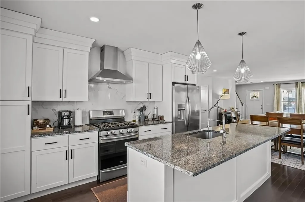 165 Graystone Street Warwick RI 02886