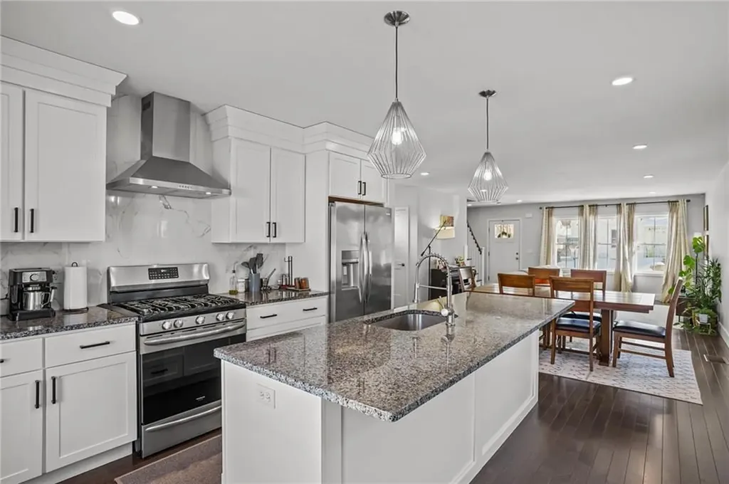 165 Graystone Street Warwick RI 02886