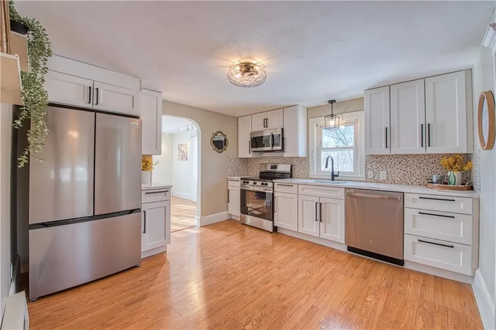 88 Pawtucket Avenue East Providence RI 02916