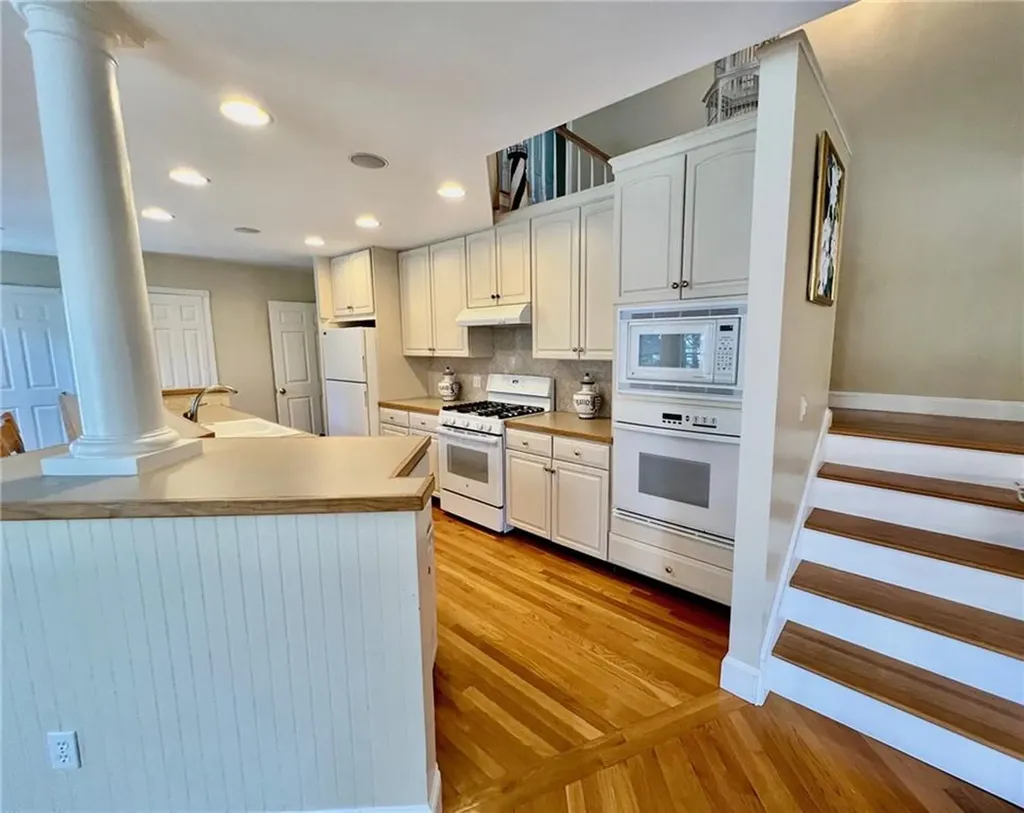 611 Wolcott Avenue Middletown RI 02842