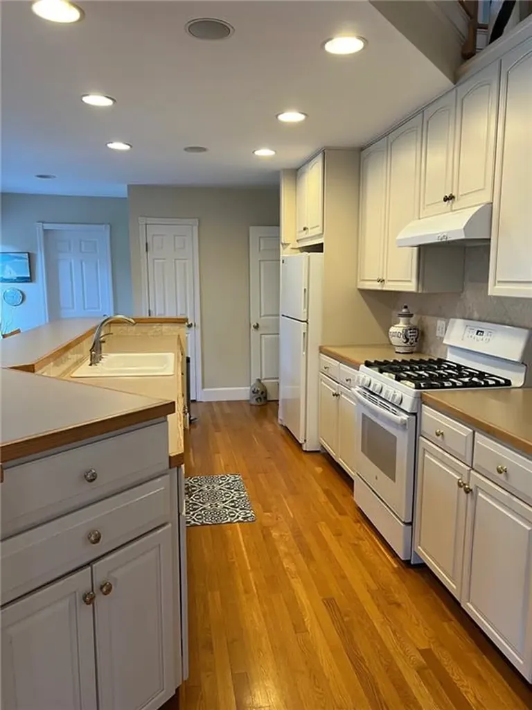 611 Wolcott Avenue Middletown RI 02842
