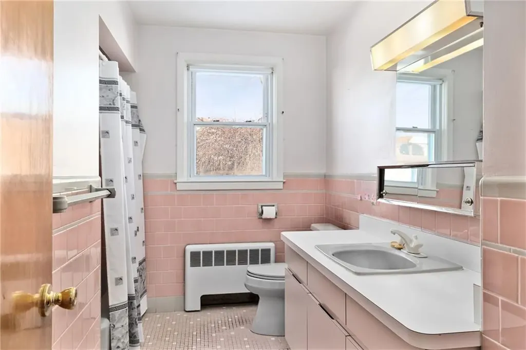 106 Wannamoisett Road East Providence RI 02914