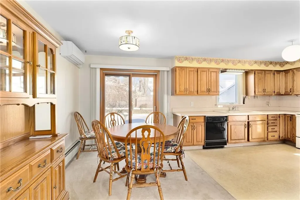 106 Wannamoisett Road East Providence RI 02914