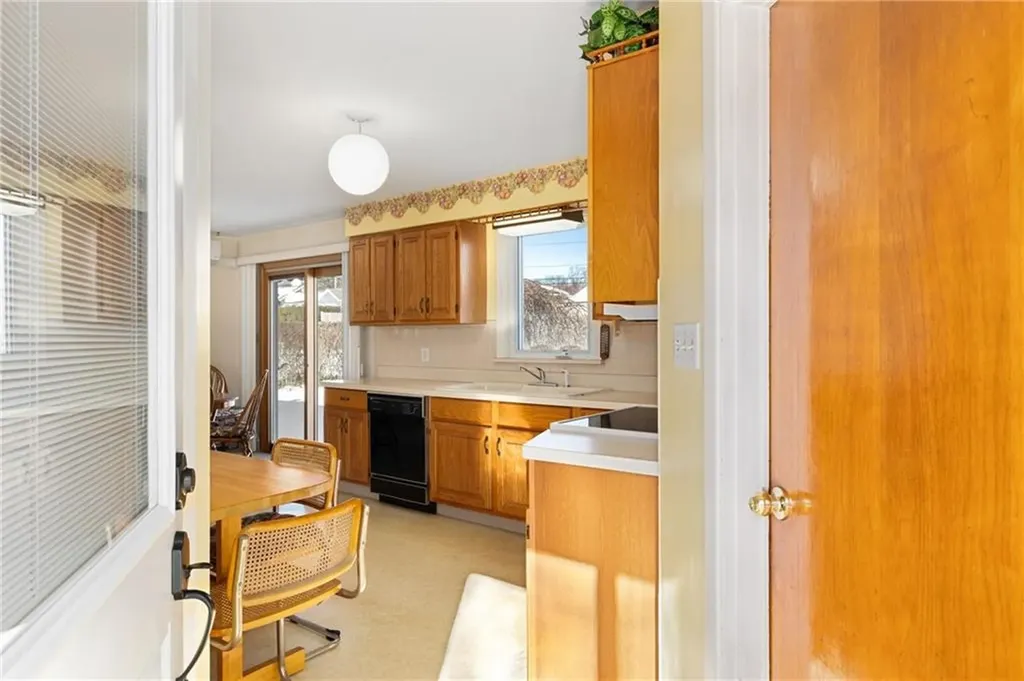 106 Wannamoisett Road East Providence RI 02914