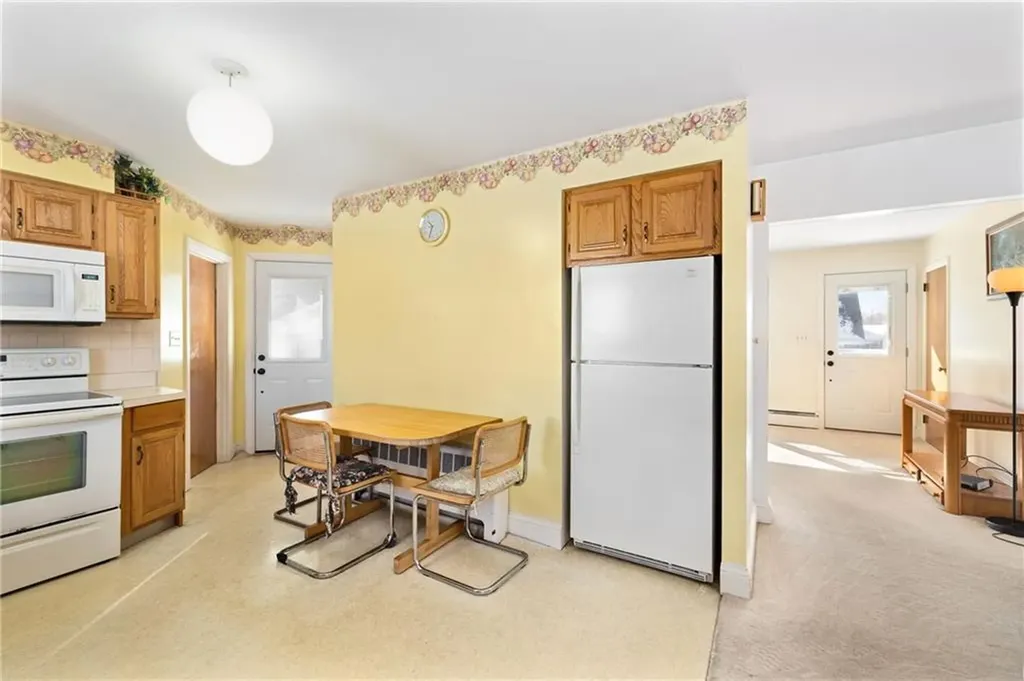 106 Wannamoisett Road East Providence RI 02914