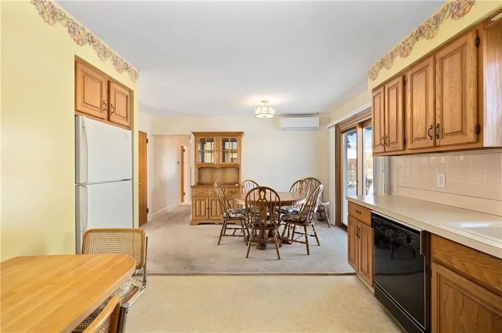 106 Wannamoisett Road East Providence RI 02914