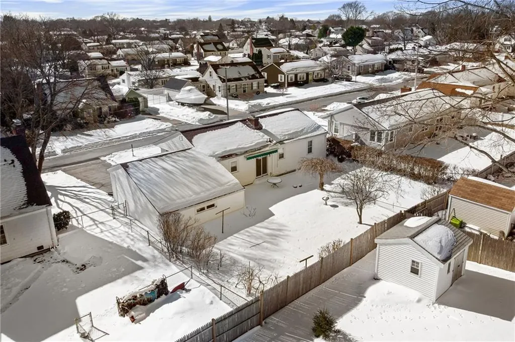 106 Wannamoisett Road East Providence RI 02914