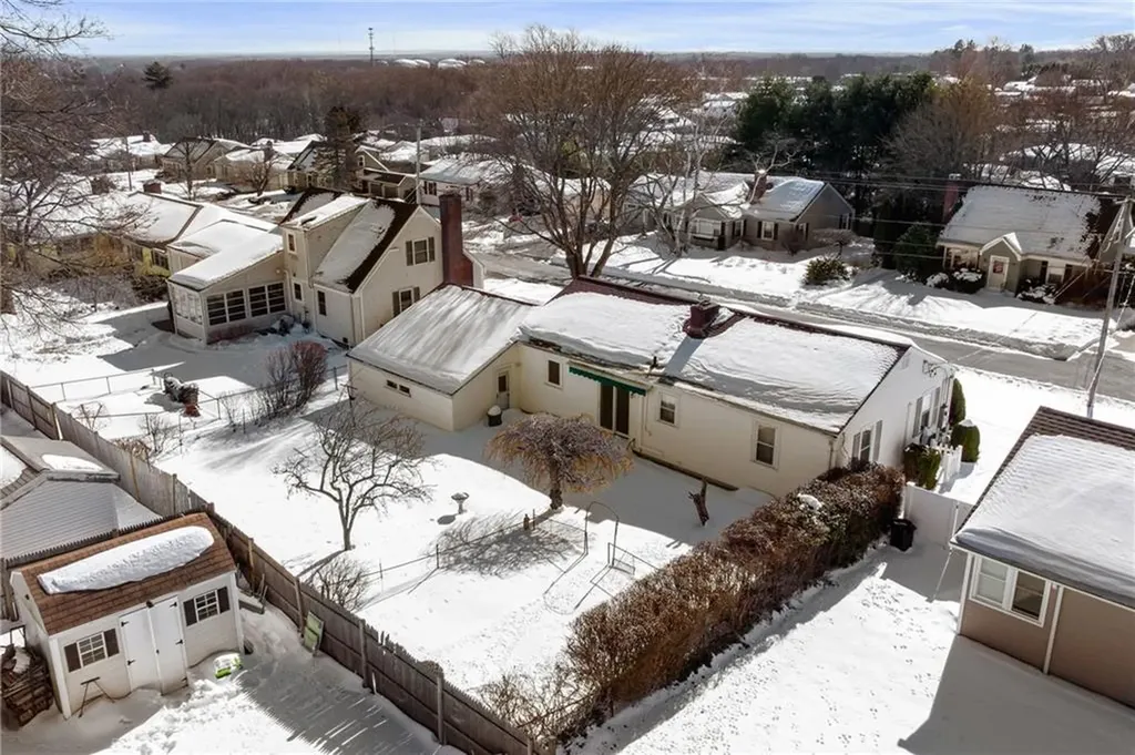 106 Wannamoisett Road East Providence RI 02914