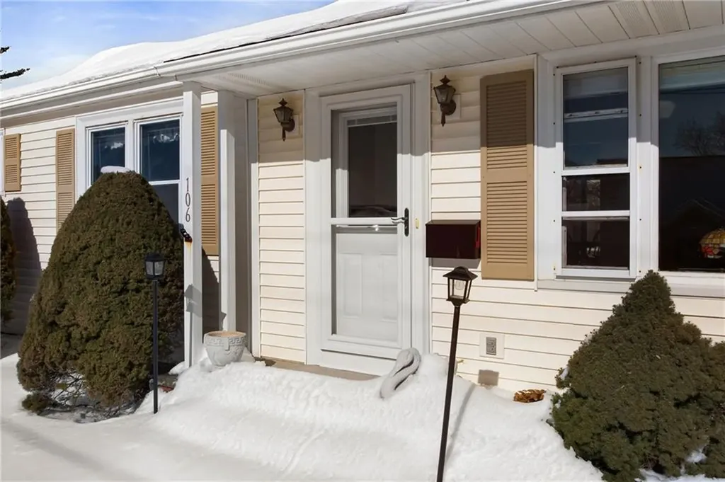 106 Wannamoisett Road East Providence RI 02914