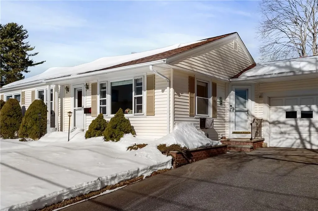 106 Wannamoisett Road East Providence RI 02914