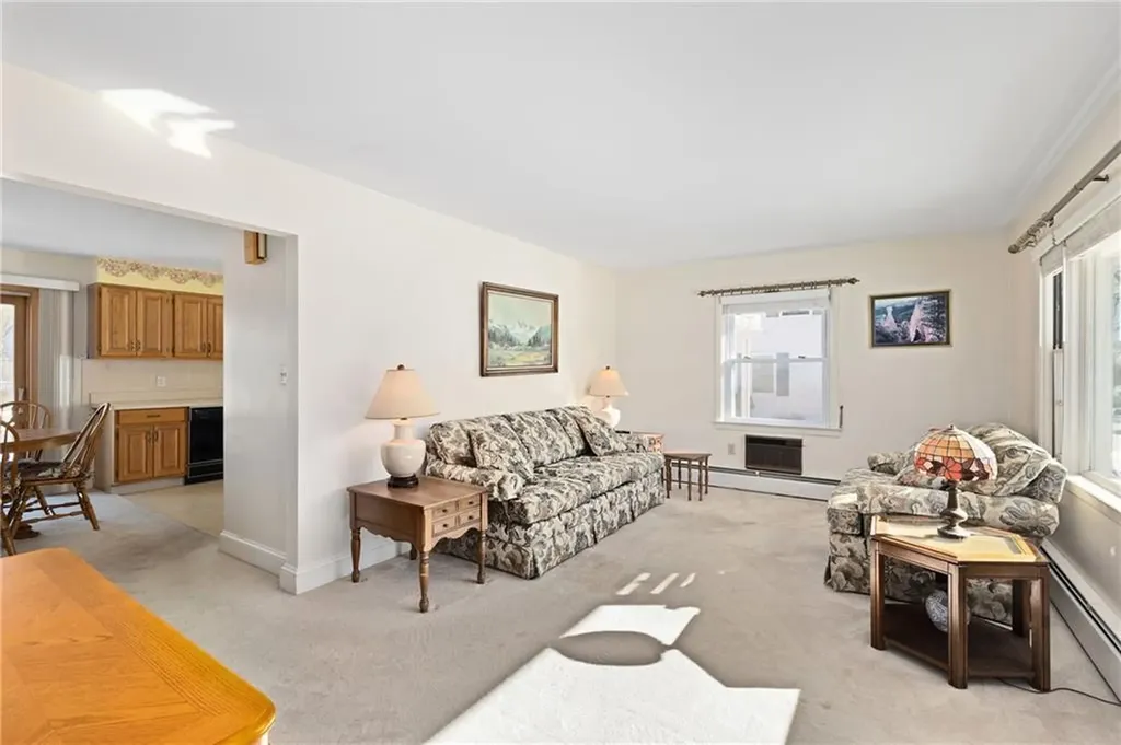 106 Wannamoisett Road East Providence RI 02914