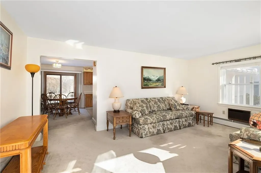 106 Wannamoisett Road East Providence RI 02914