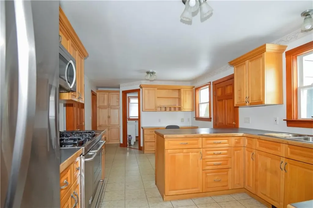 29 Forest Road Bristol RI 02809