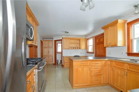 29 Forest Road Bristol RI 02809