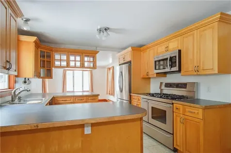 29 Forest Road Bristol RI 02809