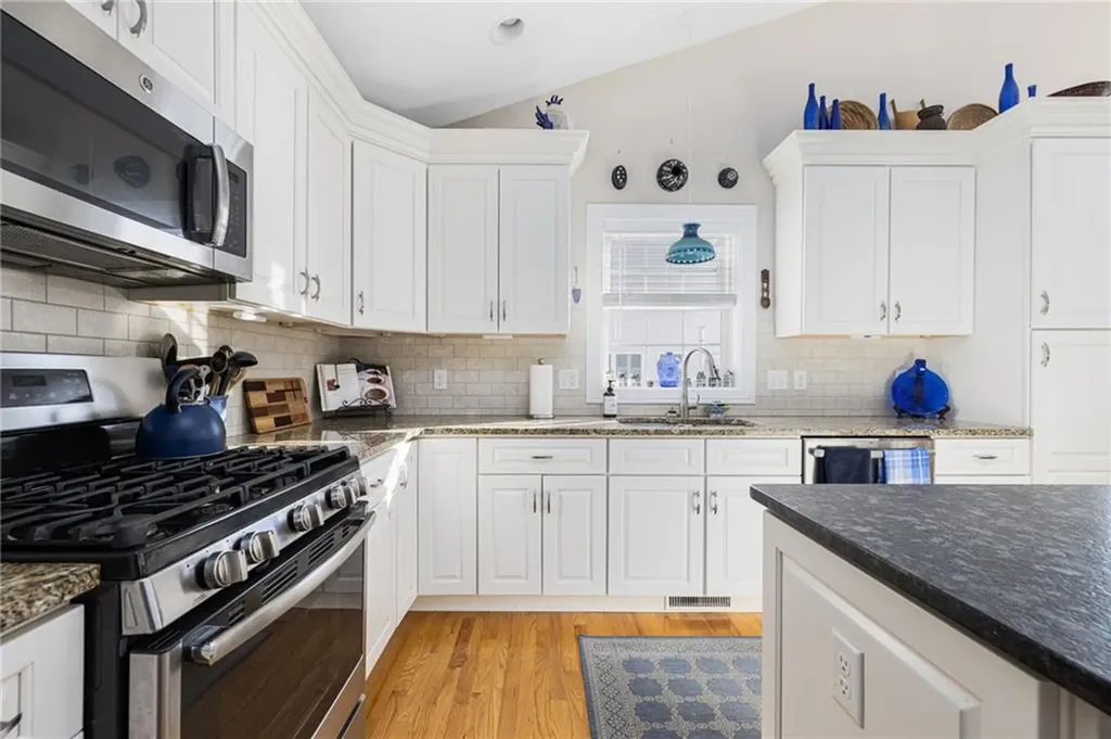 109 Fox Hollow Road North Kingstown RI 02852