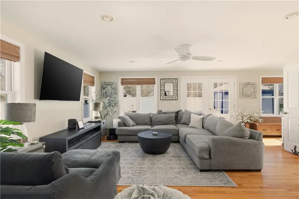 181 Center Avenue Middletown RI 02842