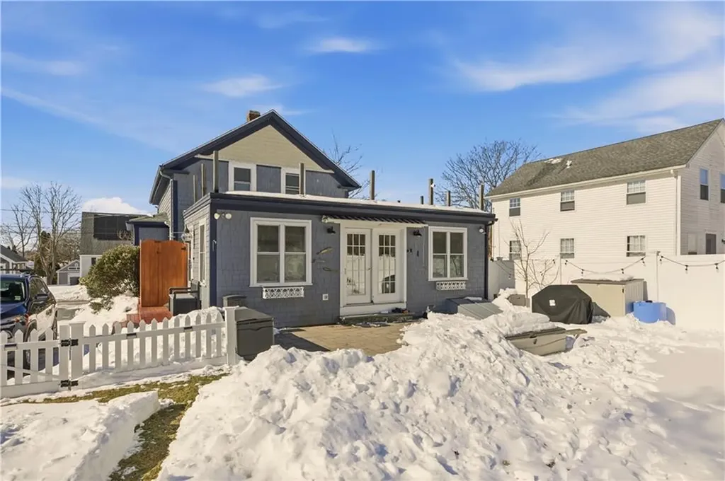 181 Center Avenue Middletown RI 02842