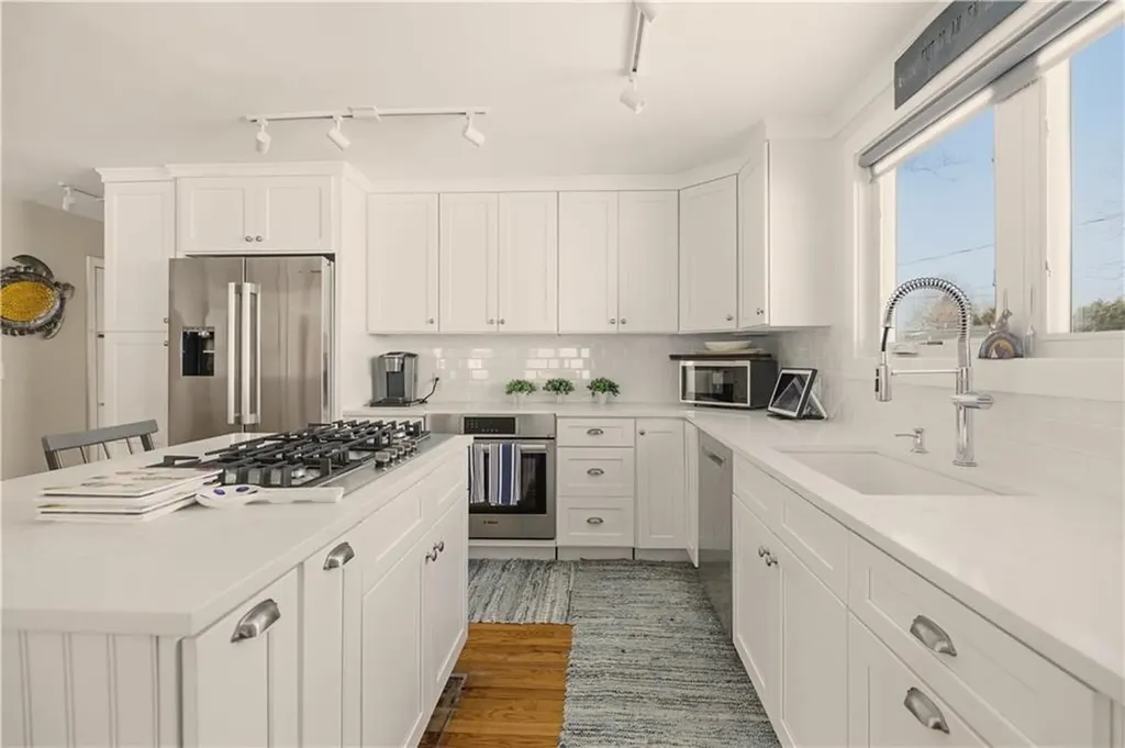 181 Center Avenue Middletown RI 02842