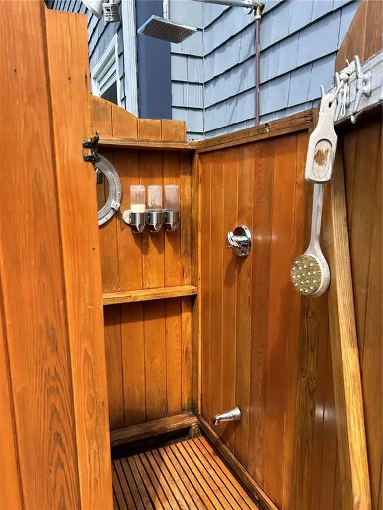 181 Center Avenue Middletown RI 02842