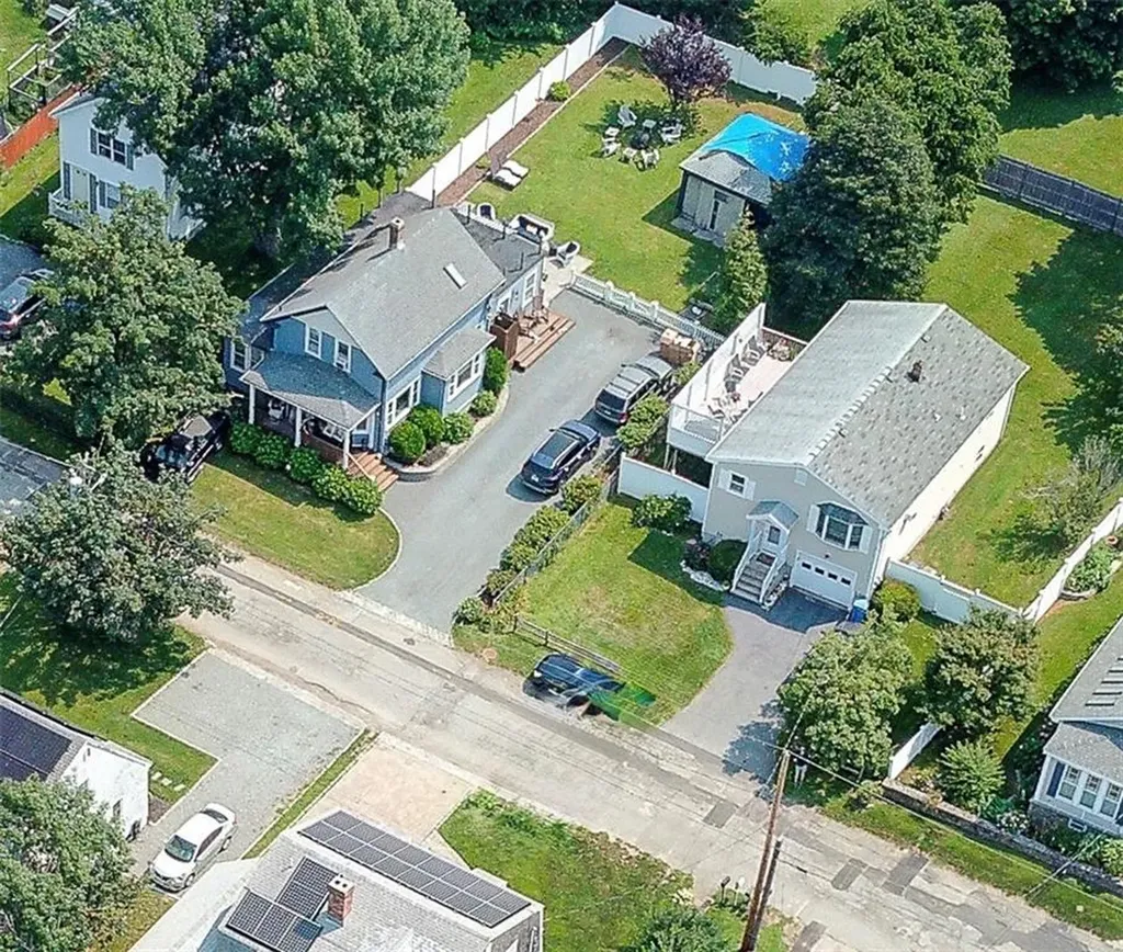 181 Center Avenue Middletown RI 02842