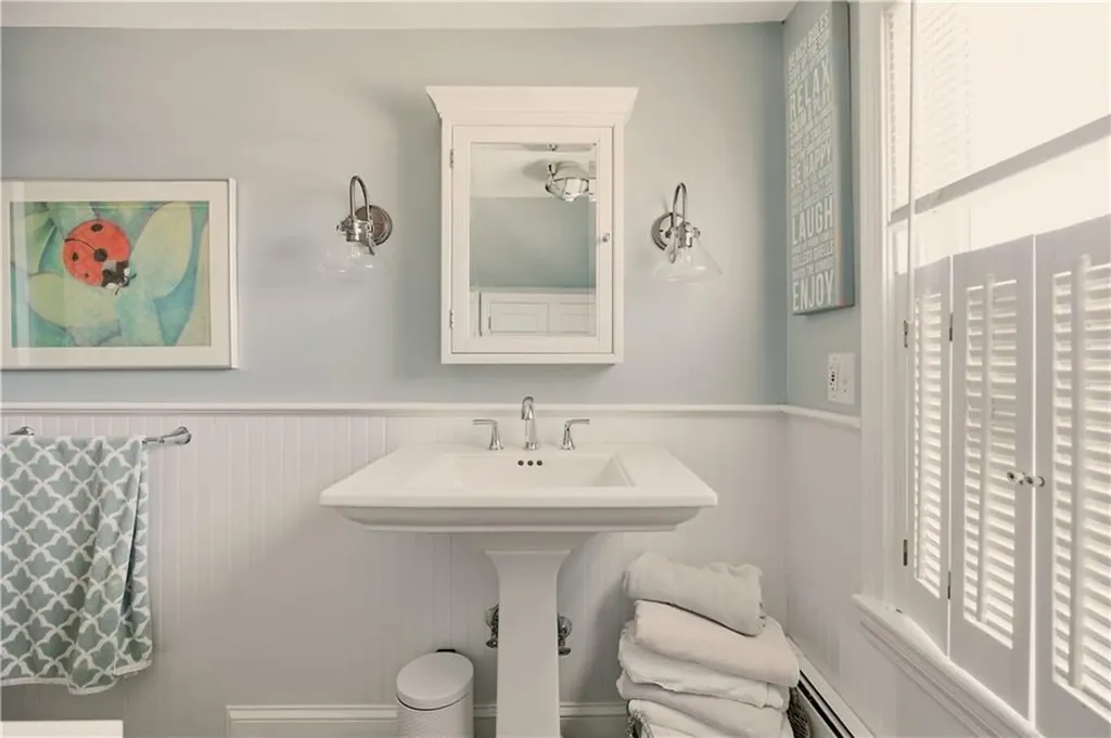 181 Center Avenue Middletown RI 02842