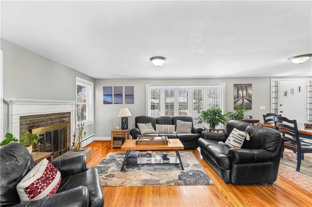 80 Twin Oak Drive Warwick RI 02889